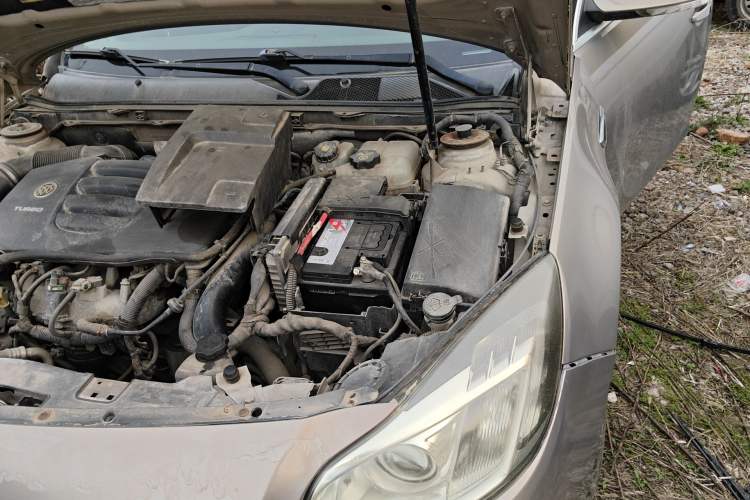 Used Buick Regal 2010 2.0T Luxury Sport Edition Engine Bay Left