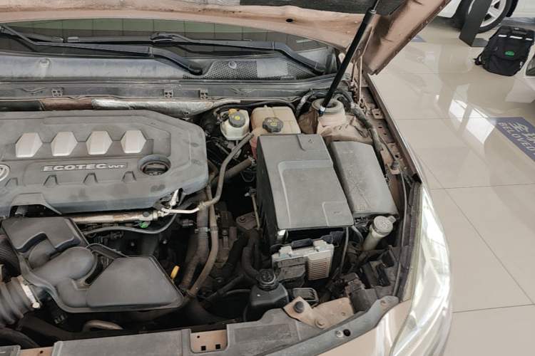 Used Buick Regal 2010 2.0L Expo Edition Engine Bay Left