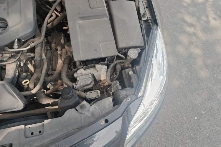 Used Buick Regal 2010 2.0L Expo Edition Engine Bay Left