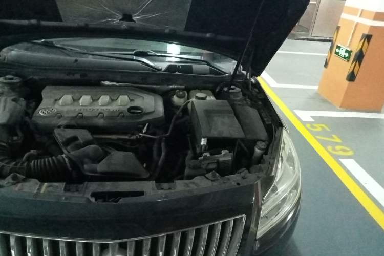 Used Buick Regal 2010 2.4L Elite Edition Engine Bay Left