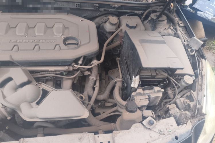 Used Buick Regal 2010 2.0L Expo Edition Engine Bay Left
