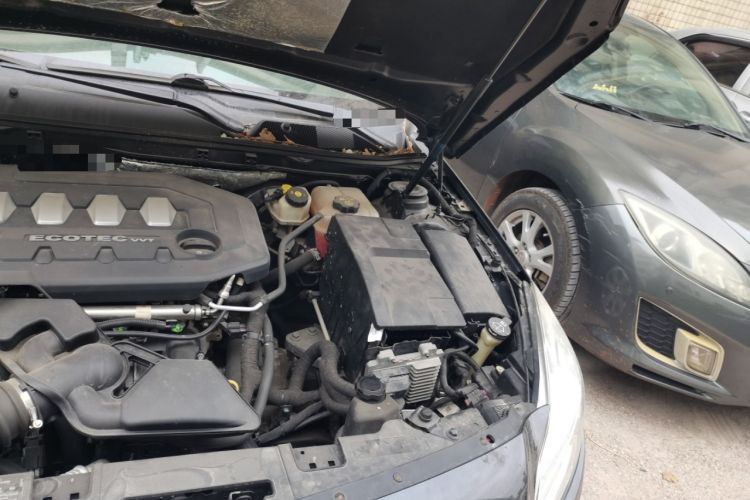 Used Buick Regal 2010 2.0L Expo Edition Engine Bay Left
