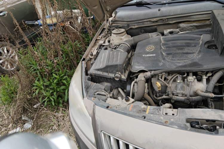 Used Buick Regal 2010 2.0T Luxury Sport Edition Engine Bay Right