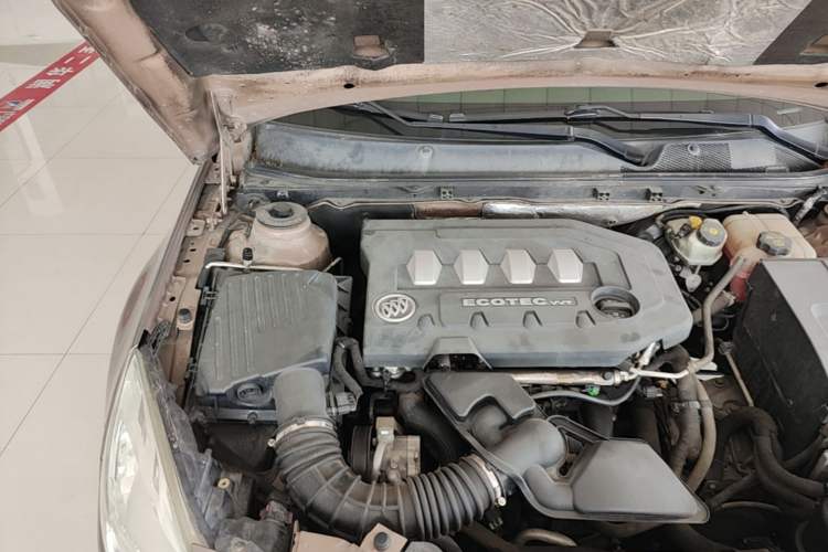 Used Buick Regal 2010 2.0L Expo Edition Engine Bay Right