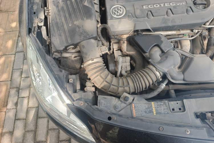 Used Buick Regal 2010 2.0L Expo Edition Engine Bay Right