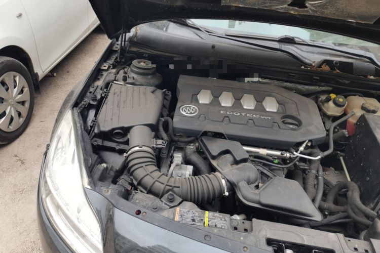 Used Buick Regal 2010 2.0L Expo Edition Engine Bay Right