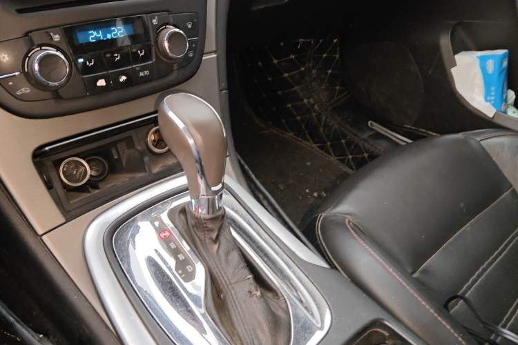 Used Buick Regal 2010 2.0T Luxury Sport Edition Gear Lever