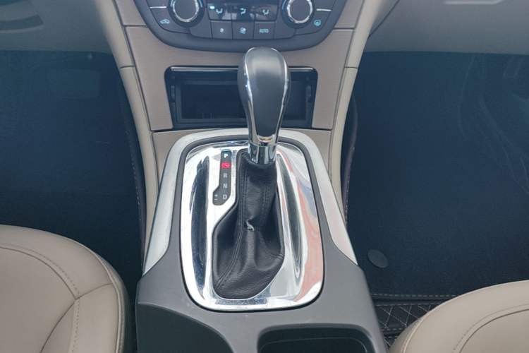 Used Buick Regal 2010 2.0L Expo Edition Gear Lever
