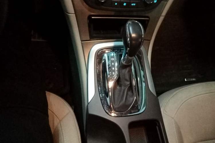 Used Buick Regal 2010 2.4L Elite Edition Gear Lever