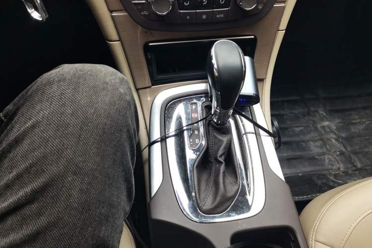 Used Buick Regal 2010 2.0L Expo Edition Gear Lever