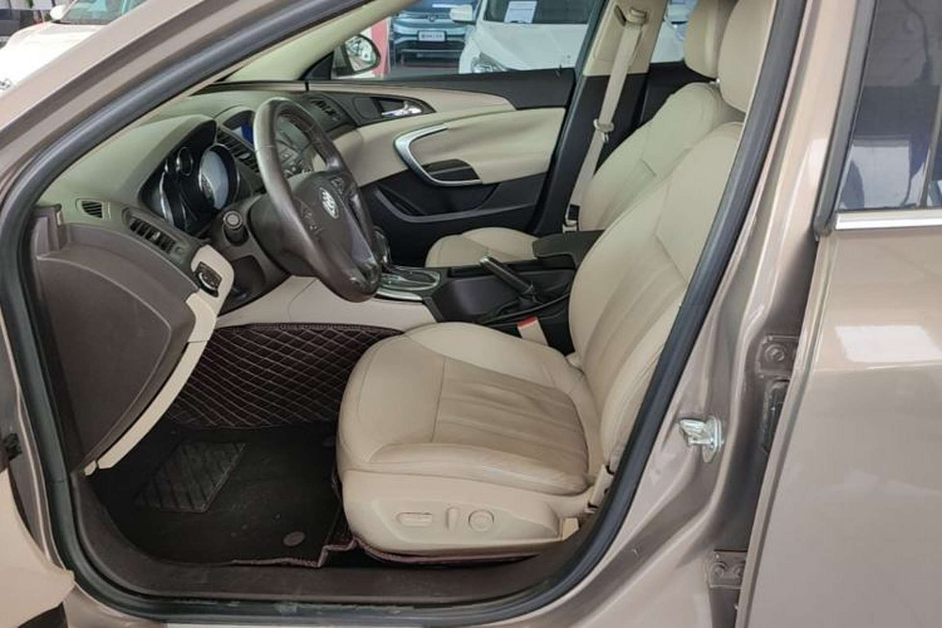 Used Buick Regal 2010 2.0L Expo Edition Left Front Seat