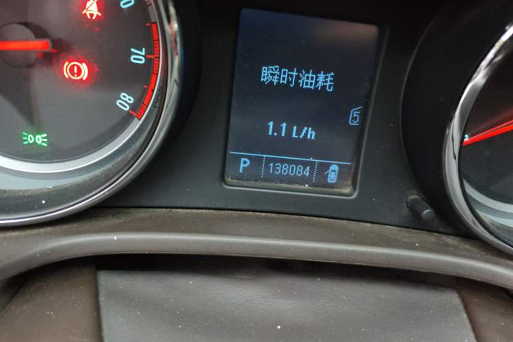 Used Buick Regal 2010 2.0L Expo Edition Odometer Close Up