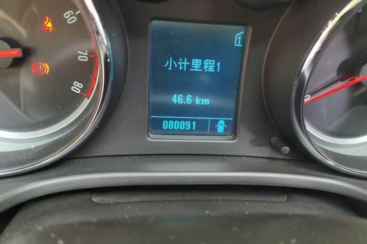 Used Buick Regal 2010 1.6T Elite Sport Edition Odometer Close Up