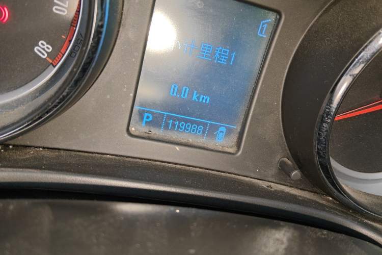 Used Buick Regal 2010 2.0T Luxury Sport Edition Odometer Close Up