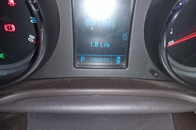 Used Buick Regal 2010 2.4L Elite Edition Odometer Close Up