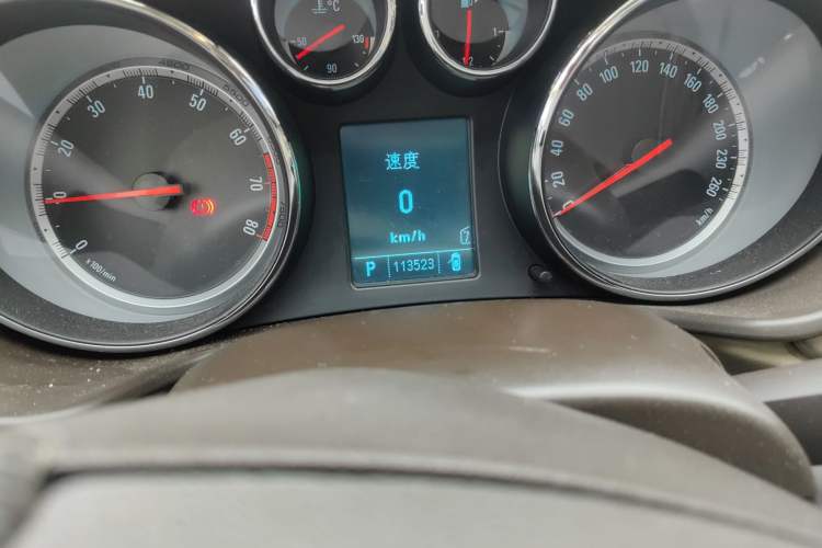 Used Buick Regal 2010 2.4L Comfort Edition Odometer Close Up