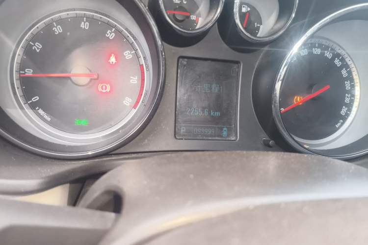 Used Buick Regal 2010 2.0L Expo Edition Odometer Close Up