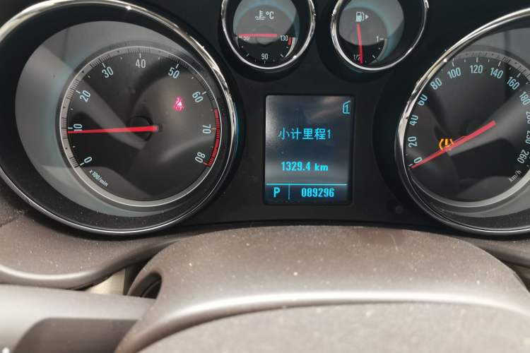 Used Buick Regal 2010 2.0L Expo Edition Odometer Close Up