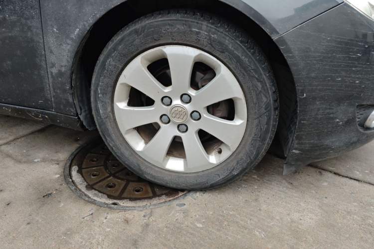 Used Buick Regal 2010 2.0L Expo Edition Right Front Wheel Hub