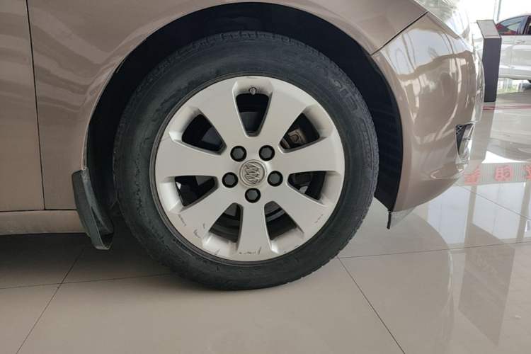 Used Buick Regal 2010 2.0L Expo Edition Right Front Wheel Hub