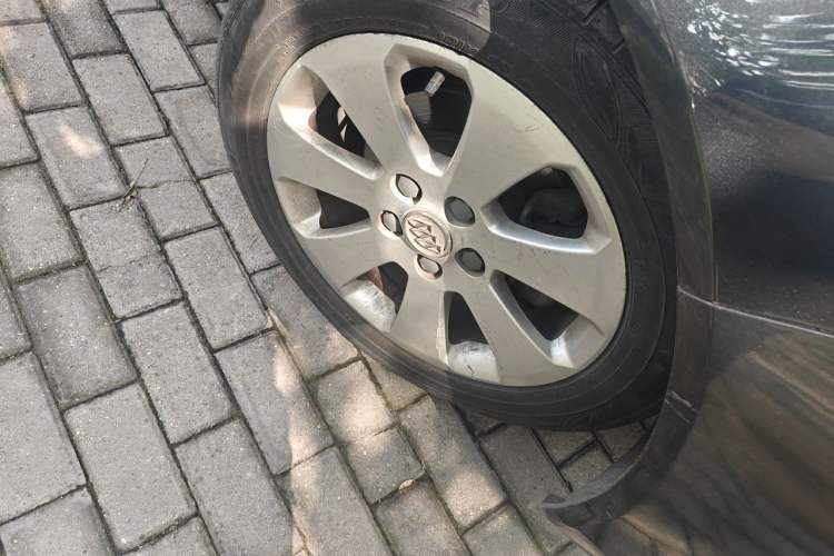 Used Buick Regal 2010 2.0L Expo Edition Right Front Wheel Hub