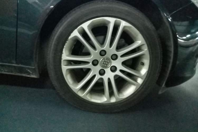 Used Buick Regal 2010 2.4L Elite Edition Right Front Wheel Hub