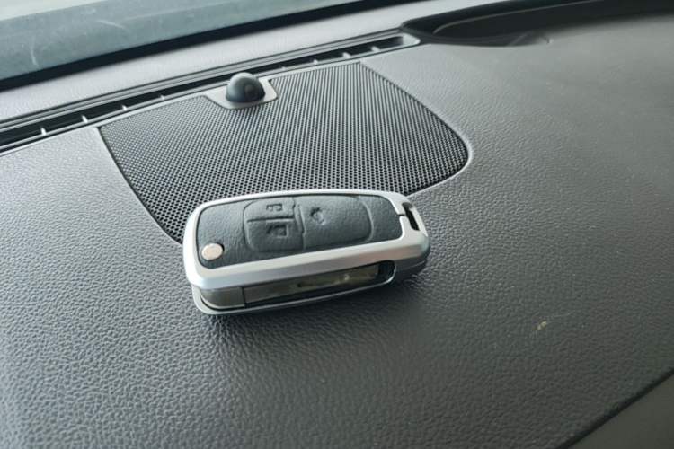 Used Buick Regal 2010 2.0L Expo Edition Vehicle Key