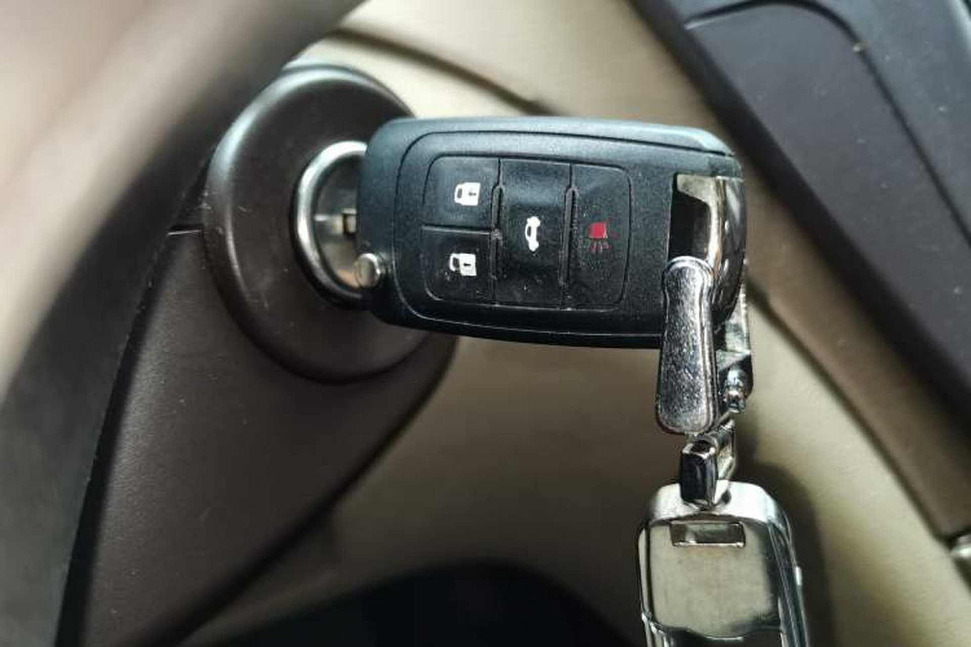 Used Buick Regal 2010 2.0L Expo Edition Vehicle Key