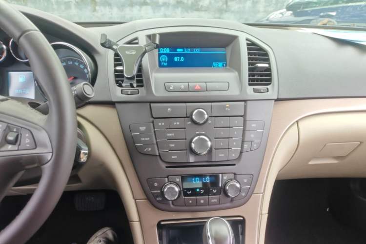 Used Buick Regal 2010 2.0L Expo Edition Audio And AC Panel