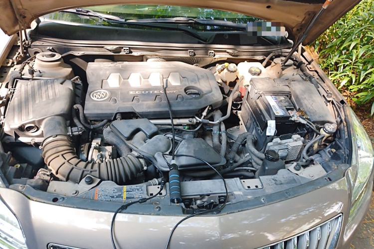 Used Buick Regal 2010 2.0L Expo Edition Engine Bay