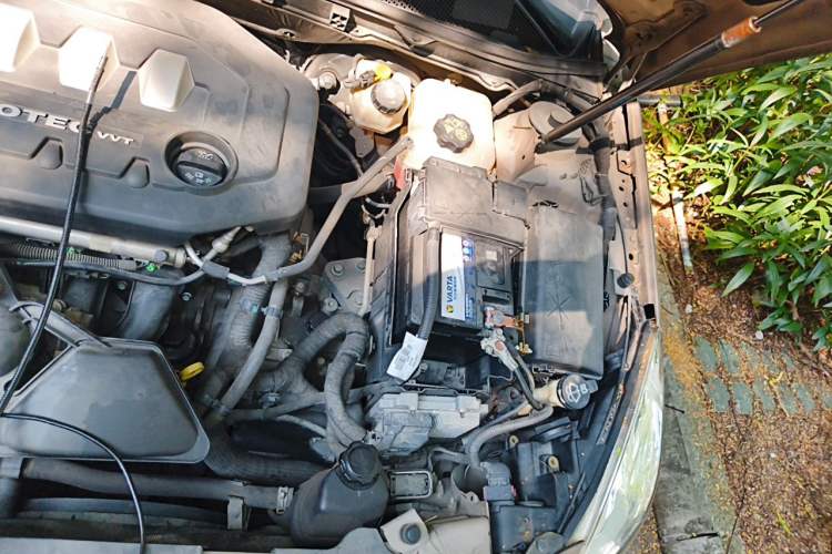 Used Buick Regal 2010 2.0L Expo Edition Engine Bay Left