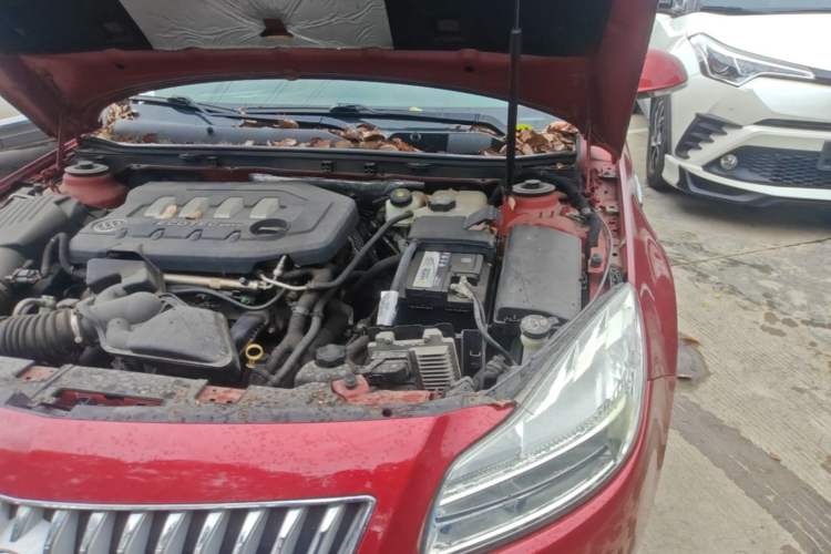 Used Buick Regal 2010 2.0L Expo Edition Engine Bay Left