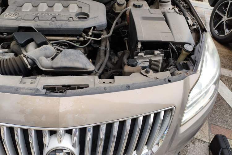 Used Buick Regal 2010 2.0L Expo Edition Engine Bay Left