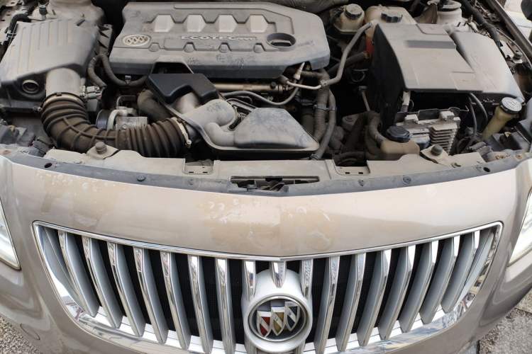 Used Buick Regal 2010 2.0L Expo Edition Engine Bay