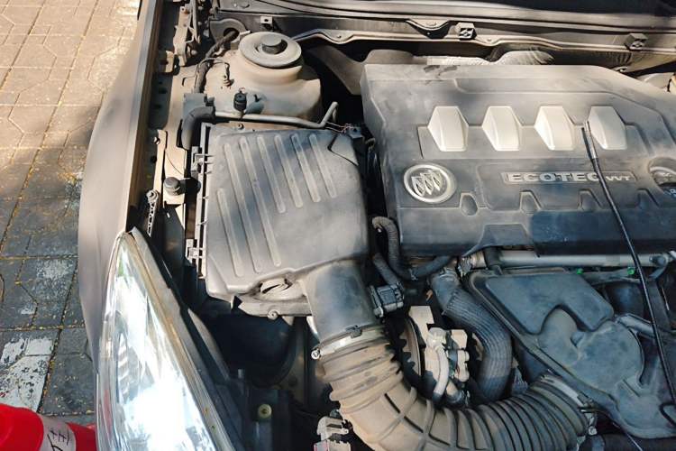 Used Buick Regal 2010 2.0L Expo Edition Engine Bay Right