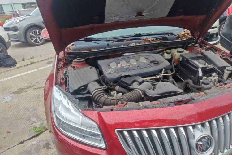 Used Buick Regal 2010 2.0L Expo Edition Engine Bay Right