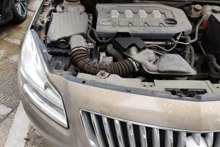 Used Buick Regal 2010 2.0L Expo Edition Engine Bay Right