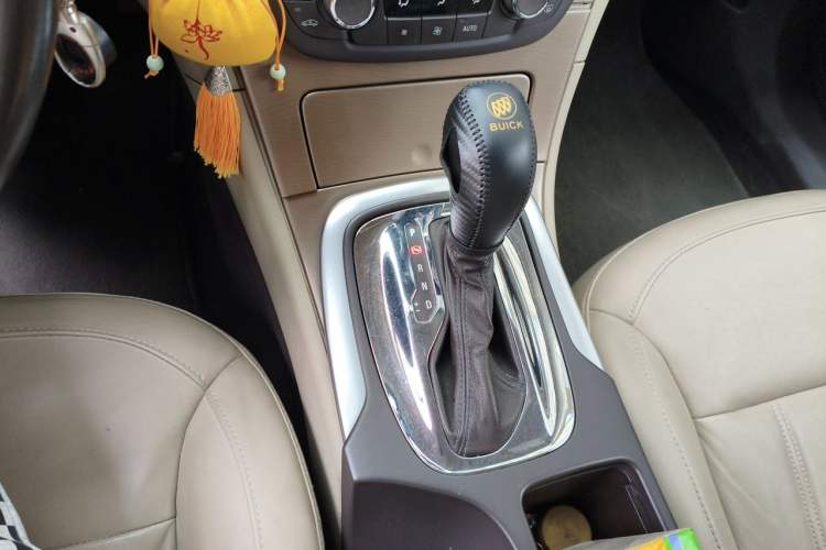 Used Buick Regal 2010 2.0L Expo Edition Gear Lever
