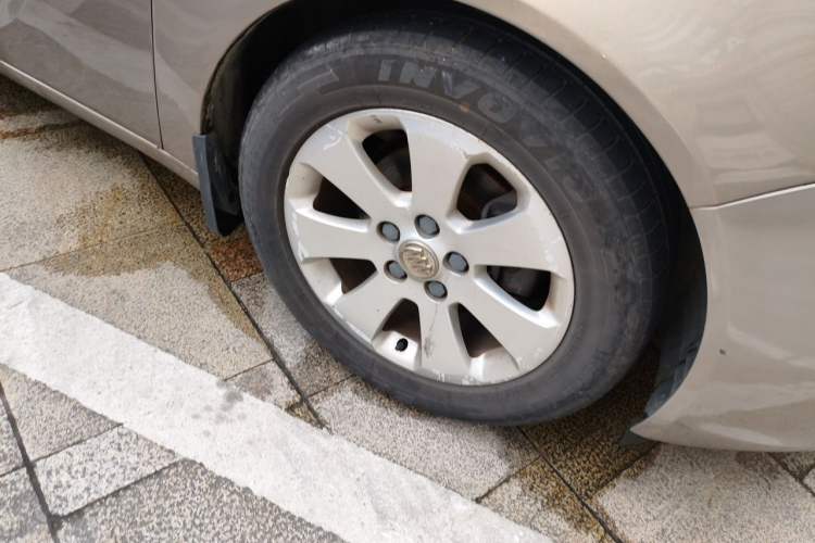 Used Buick Regal 2010 2.0L Expo Edition Right Front Wheel Hub