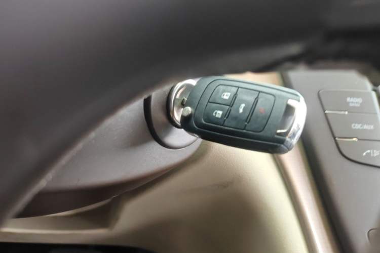Used Buick Regal 2010 2.0L Expo Edition Vehicle Key