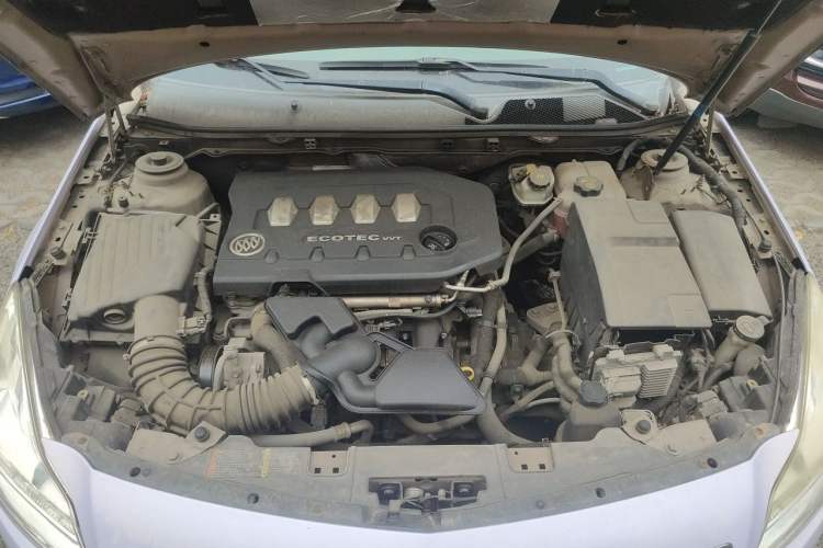 Used Buick Regal 2010 2.0L Expo Edition Engine Bay