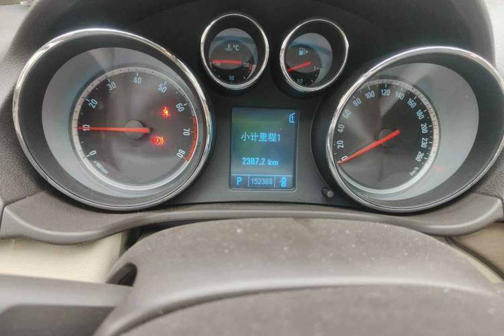 Used Buick Regal 2010 2.0L Expo Edition Odometer Close Up