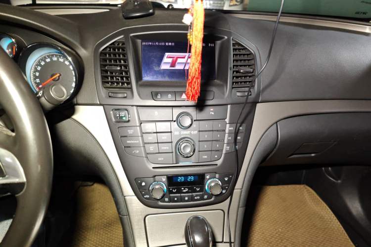 Used Buick Regal 2010 2.0T Flagship Sport Edition Audio And AC Panel