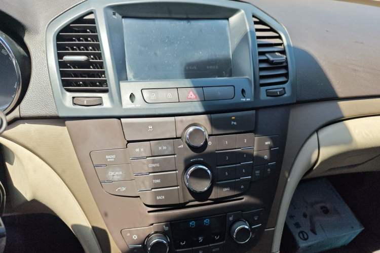 Used Buick Regal 2010 2.0L Expo Edition Audio And AC Panel
