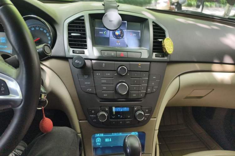 Used Buick Regal 2010 2.0L Expo Edition Audio And AC Panel
