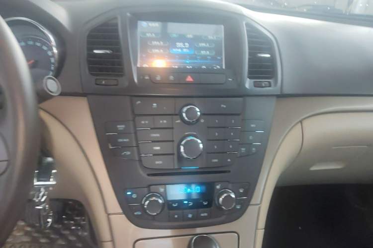 Used Buick Regal 2010 2.0L Expo Edition Audio And AC Panel