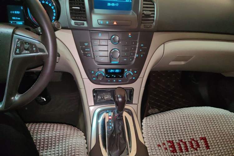 Used Buick Regal 2010 2.0L Expo Edition Audio And AC Panel