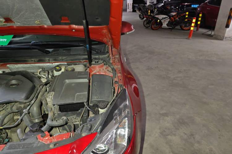 Used Buick Regal 2010 2.0T Flagship Sport Edition Engine Bay Left