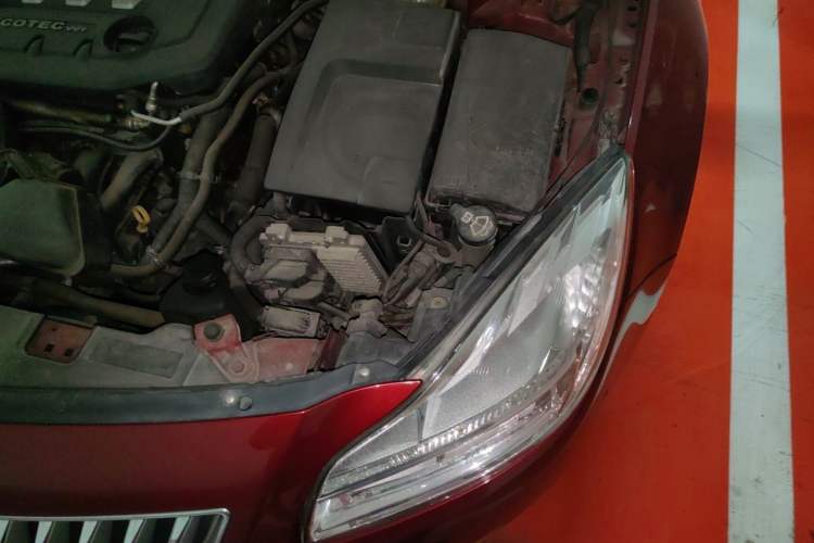 Used Buick Regal 2010 2.0L Expo Edition Engine Bay Left