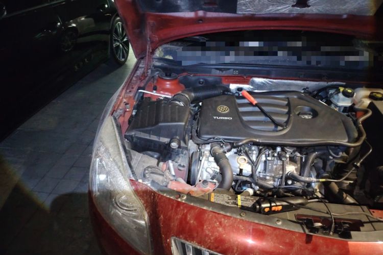 Used Buick Regal 2010 2.0T Luxury Sport Edition Engine Bay Right